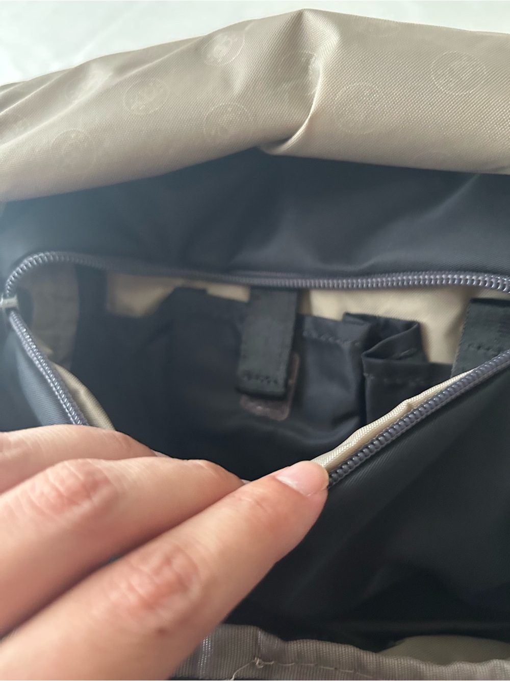 Pacsafe Anit-Theft Slingsafe 300 Carry On Travel RFID Backpack - Picture 6 of 9